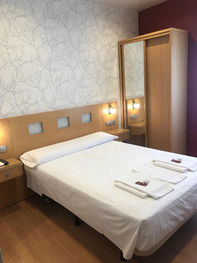 Hostal Rias Bajas Madryt Zewnętrze zdjęcie