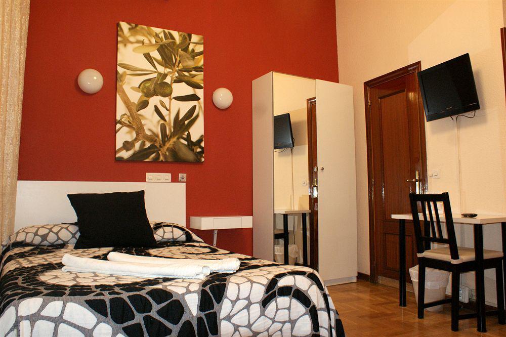 Hostal Rias Bajas Madryt Zewnętrze zdjęcie