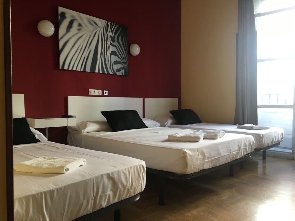 Hostal Rias Bajas Madryt Zewnętrze zdjęcie