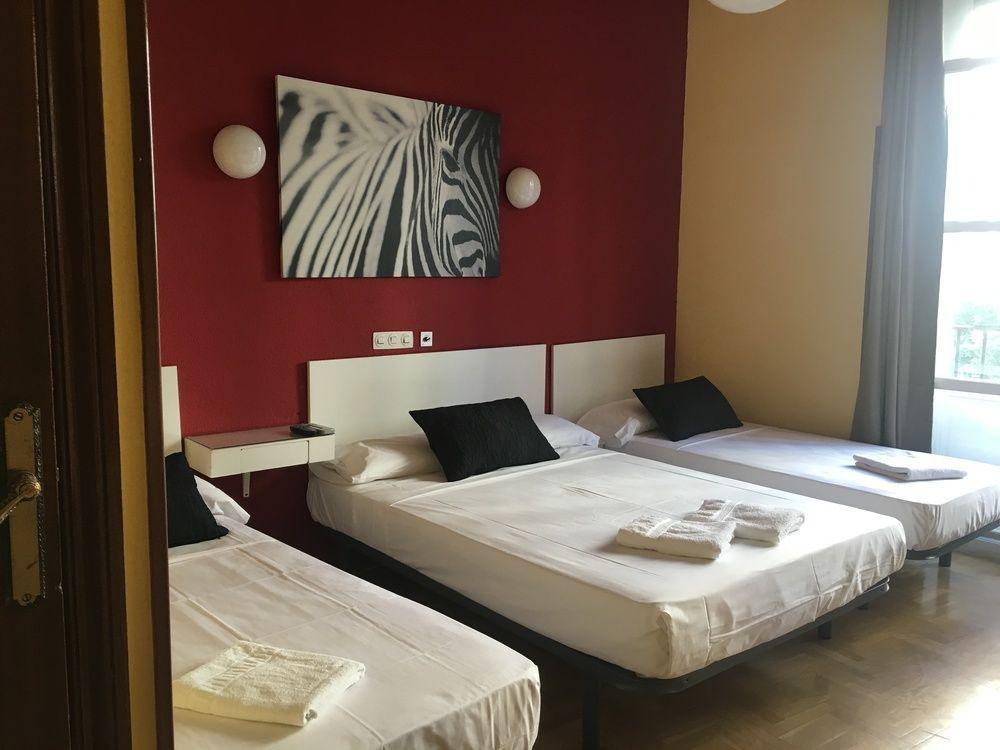 Hostal Rias Bajas Madryt Zewnętrze zdjęcie