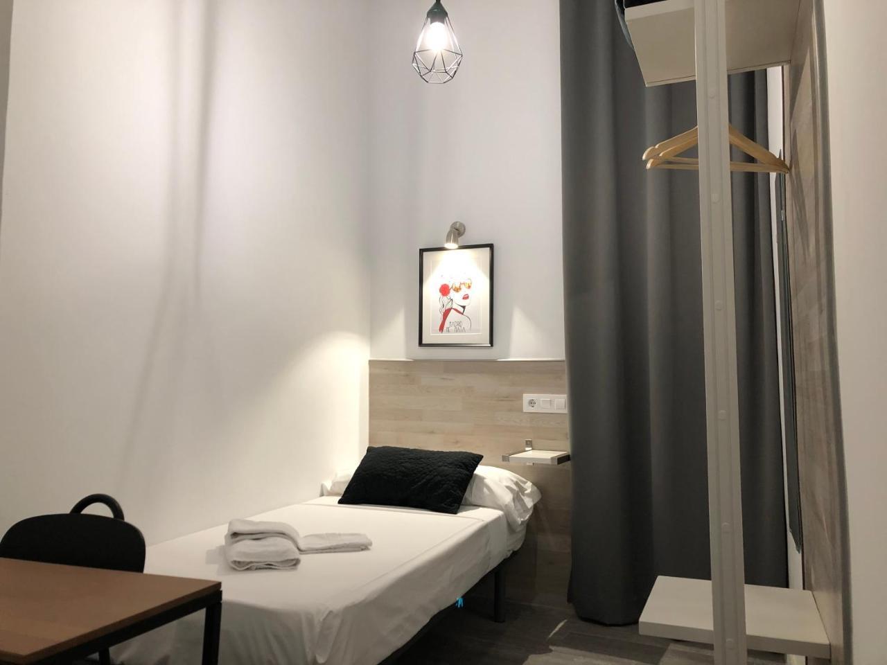 Hostal Rias Bajas Madryt Zewnętrze zdjęcie