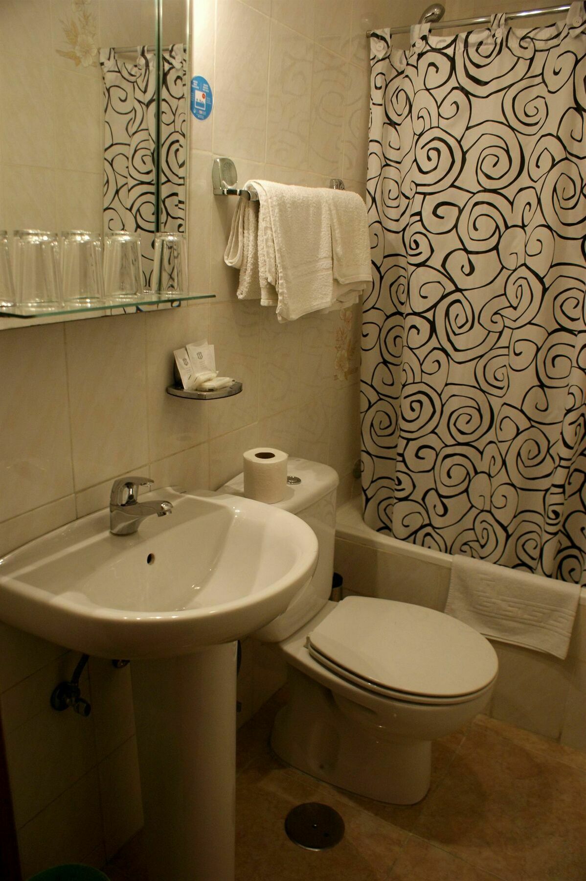 Hostal Rias Bajas Madryt Zewnętrze zdjęcie
