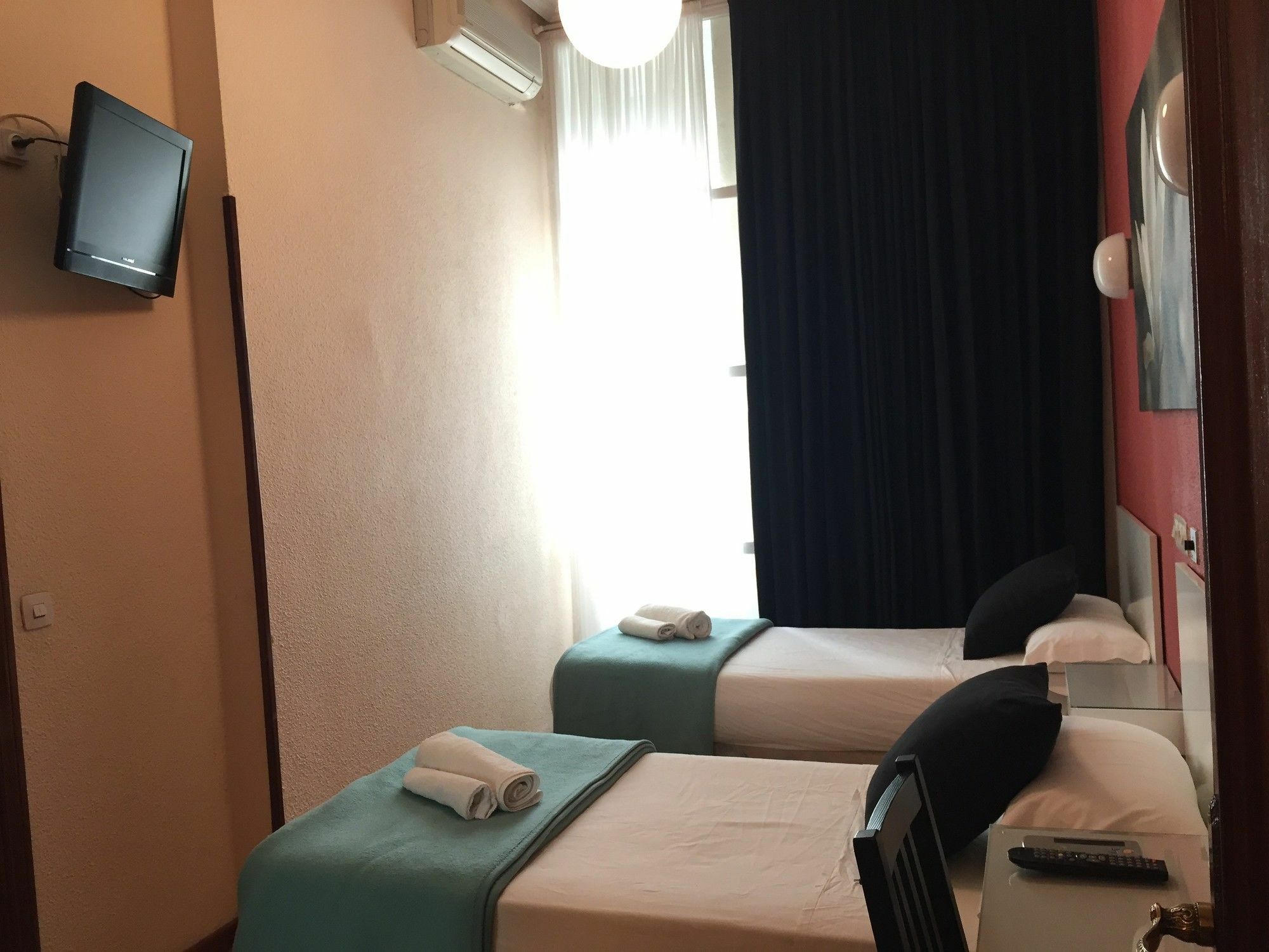 Hostal Rias Bajas Madryt Zewnętrze zdjęcie