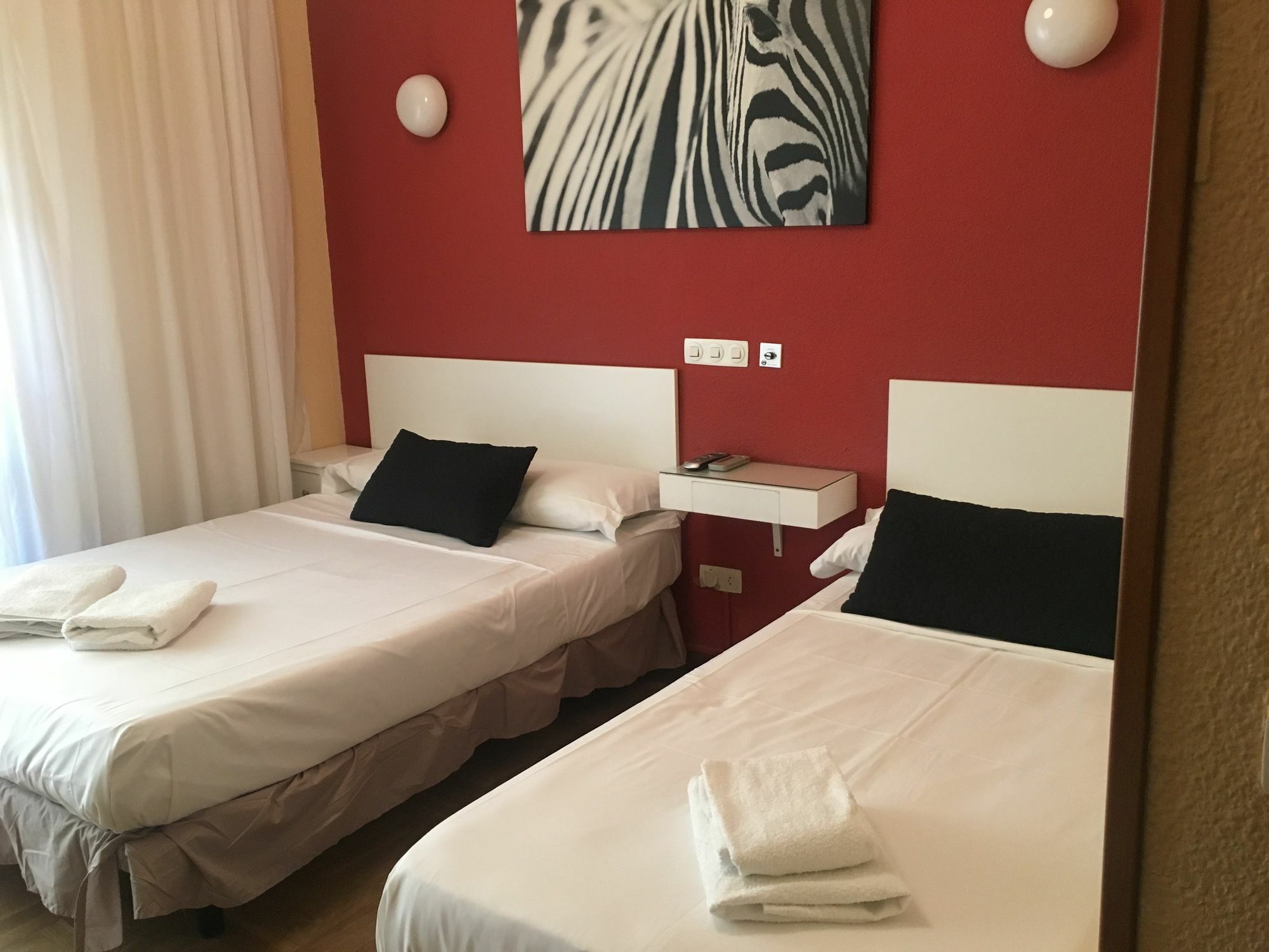 Hostal Rias Bajas Madryt Zewnętrze zdjęcie