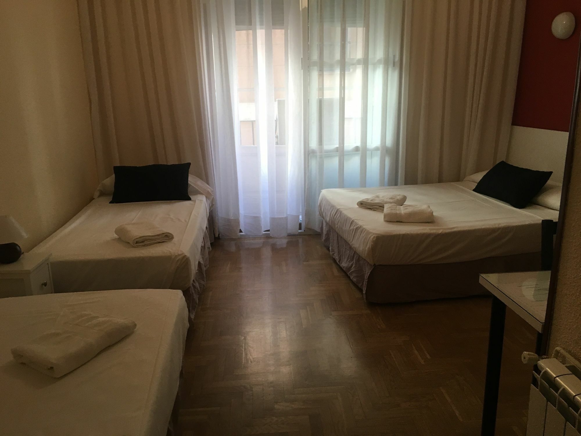 Hostal Rias Bajas Madryt Zewnętrze zdjęcie