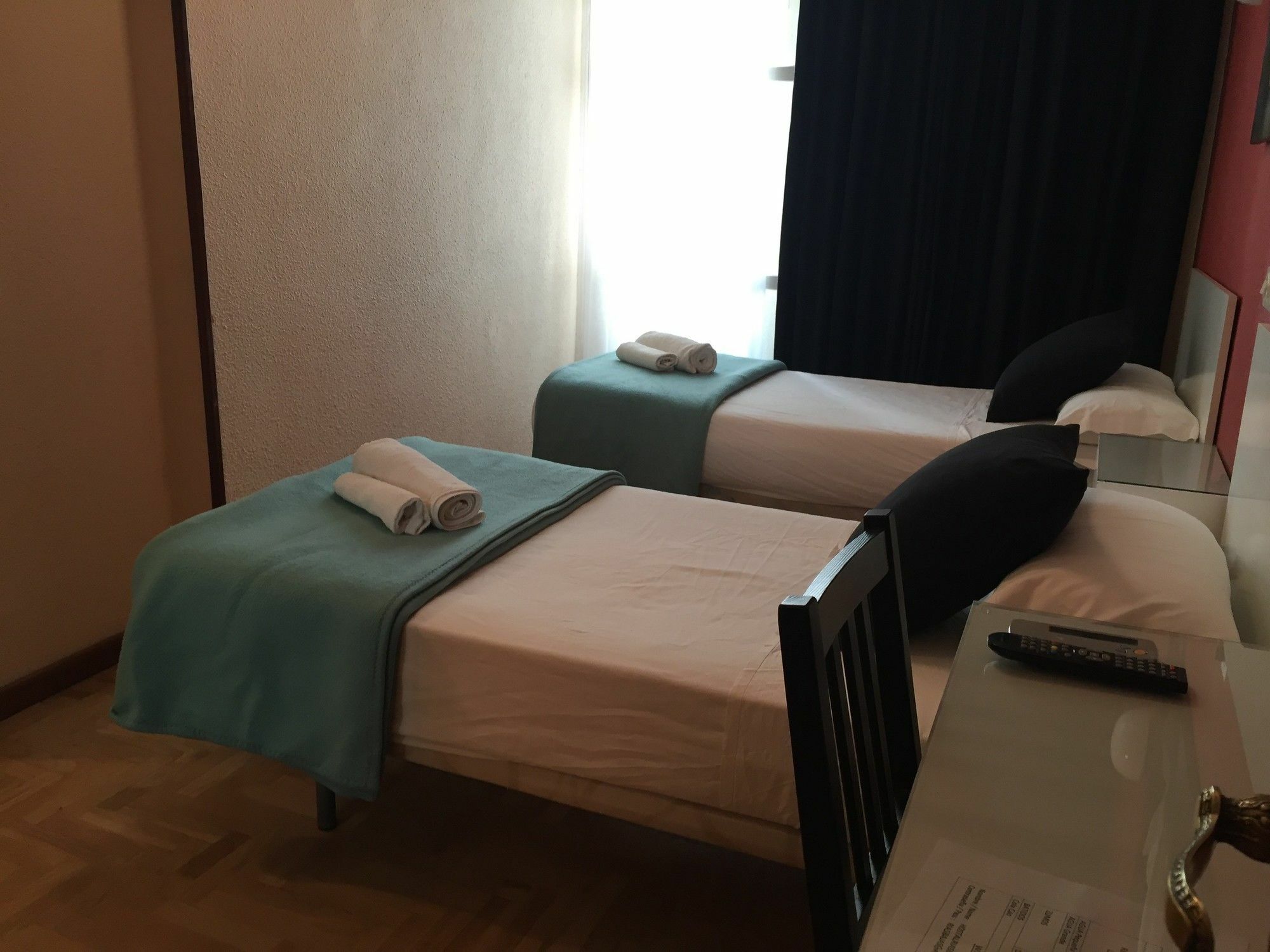 Hostal Rias Bajas Madryt Zewnętrze zdjęcie